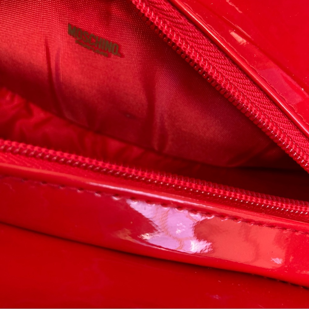 Moschino red lips shaped pouch - Picture 5 of 10